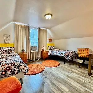 private-room-with-2-beds-and-air-conditioning.seattlehotelsites.com/